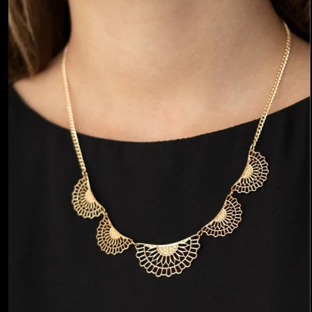 5/$25 Paparazzi Gold Fan Necklace and Earring Set